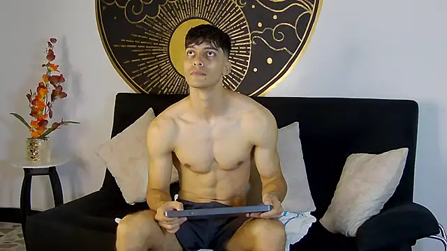 AlessioVitale online show from November 14, 12:50 pm