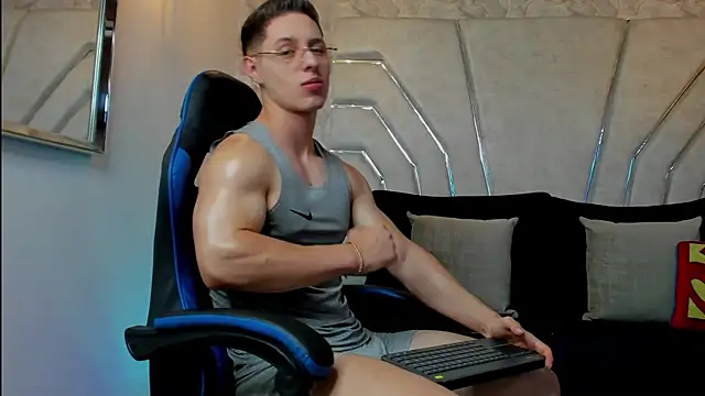 MAXTHOMSON online show from July 24, 11:23 pm
