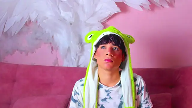 Leo Glow online show from February 6, 1:19 pm