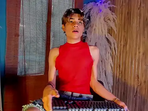 Leo Glow online show from December 18, 3:30 pm