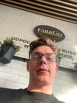 Niesmialyy online show from November 1, 1:15 pm