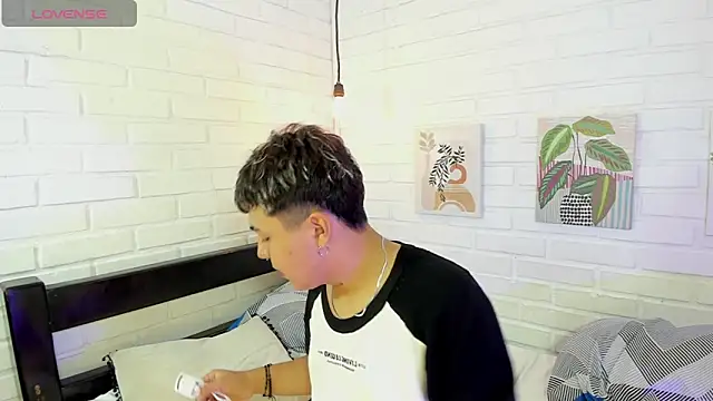 Sweet Dust online show from November 28, 3:10 am