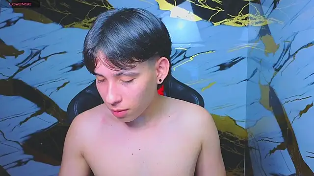 Suarezz10  online show from November 20, 6:18 pm