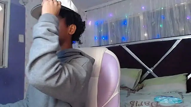 Santy bigcock 01 online show from May 22, 6:46 pm