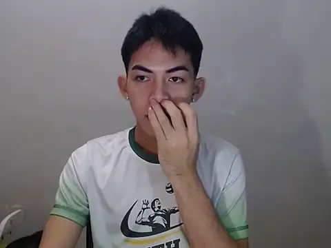 Urhotsilverboy online show from June 24, 12:30 pm