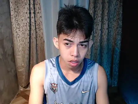 Urhotsilverboy online show from February 13, 7:52 pm