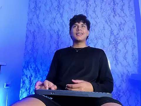 Valentino Lane online show from February 4, 6:41 am