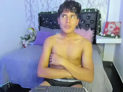 Valentino Lane online show from December 20, 3:24 am