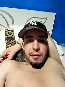 adrihgz online show from November 7, 6:00 pm