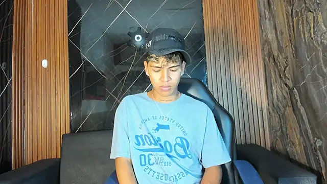 Timmy Kiing  online show from December 4, 9:22 pm