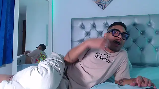 LatinWolfBoy online show from November 26, 3:53 am