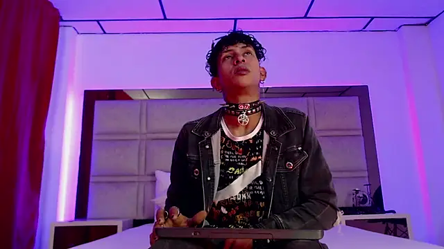 Maximo king25 online show from December 1, 5:21 am