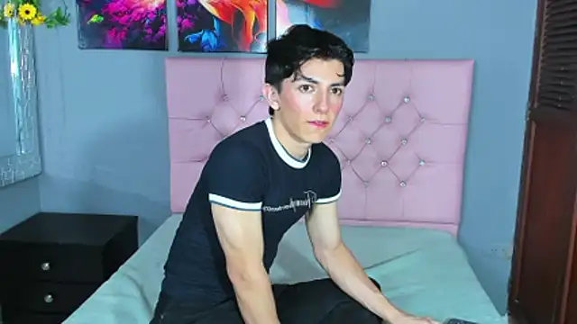 ElanGiraldo online show from December 21, 10:40 pm