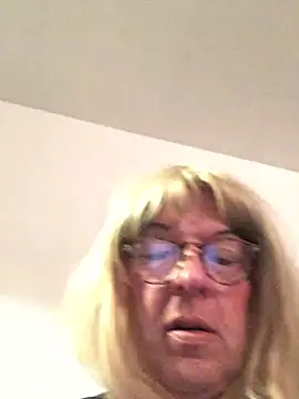 simone xdressing online show from March 1, 8:30 pm