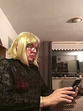 simone xdressing online show from October 4, 11:31 pm