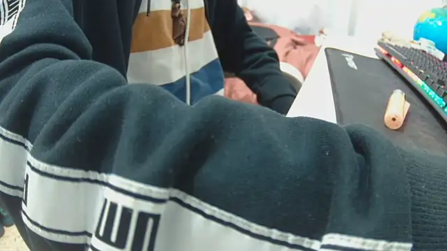 Calavera2001 online show from December 18, 12:39 am