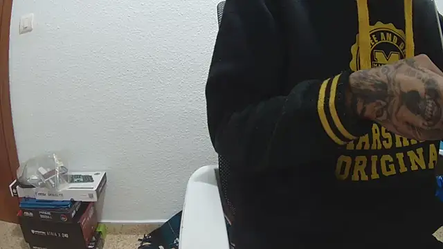 Calavera2001 online show from December 22, 1:14 am