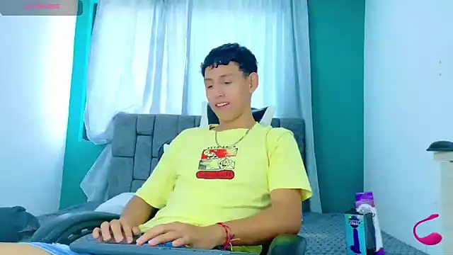 FelipeGonzalezz online show from November 19, 1:11 pm