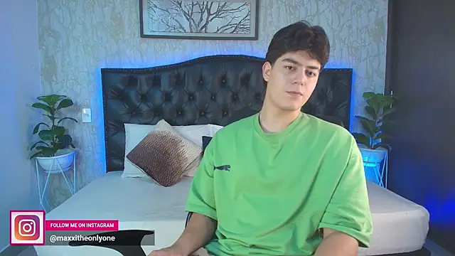 MaxxiCruzz online show from November 29, 4:47 am