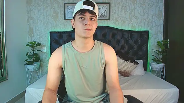 MaxxiCruzz online show from November 20, 3:50 am