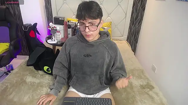 Samu FoXXX online show from December 4, 8:38 pm