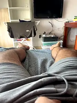 Yannick04 online show from November 12, 1:39 pm