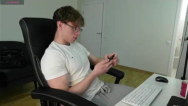 Charles Dreams online show from June 18, 1:49 pm