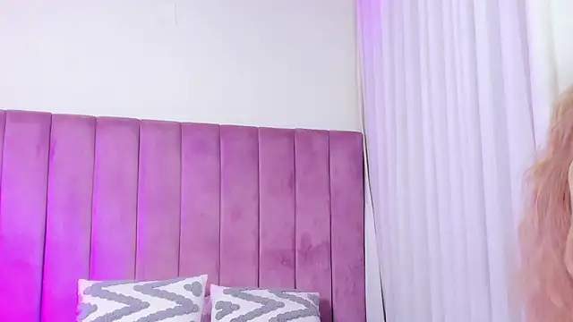 Valentino moretti online show from March 30, 11:55 am