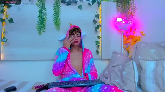 Twinkk Guy online show from November 20, 5:29 am