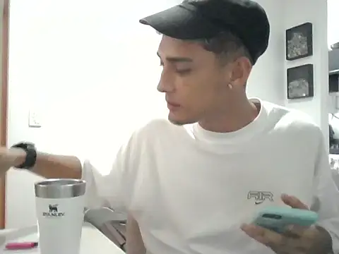 Zoro0ne online show from April 11, 6:33 pm