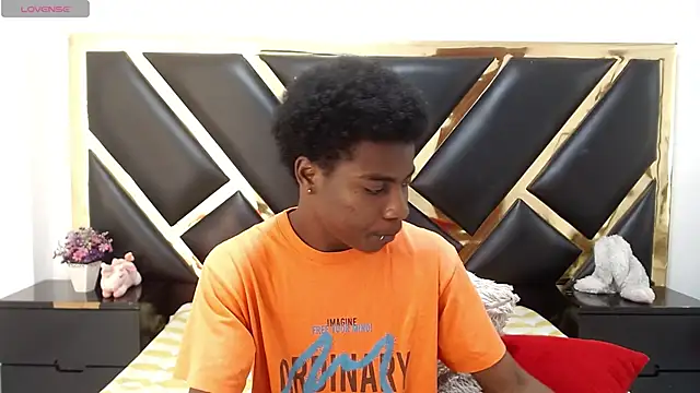 NoahJhonson69 online show from May 27, 11:29 am