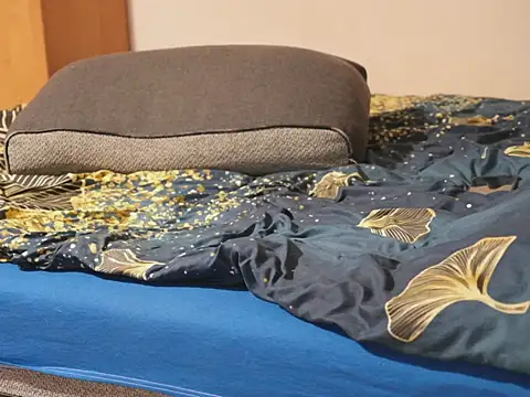 Snapshot of krzysjg chatting on October 14, 10:28 pm krzysjg online show from October 14, 10:28 pm