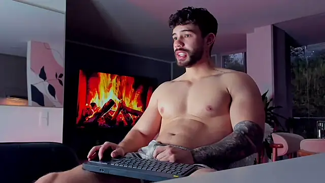 Valenthino Salvatore online show from February 16, 11:14 pm