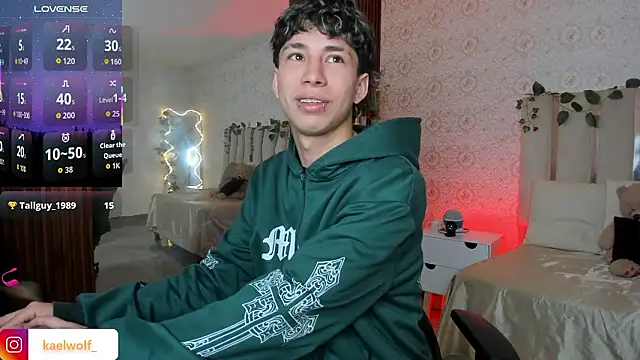 kaelwolf tay online show from February 5, 7:21 pm