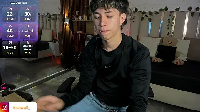 kaelwolf tay online show from February 4, 7:20 pm