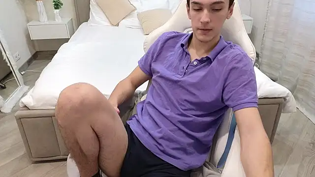 MoonlinSkinn online show from December 3, 8:20 am