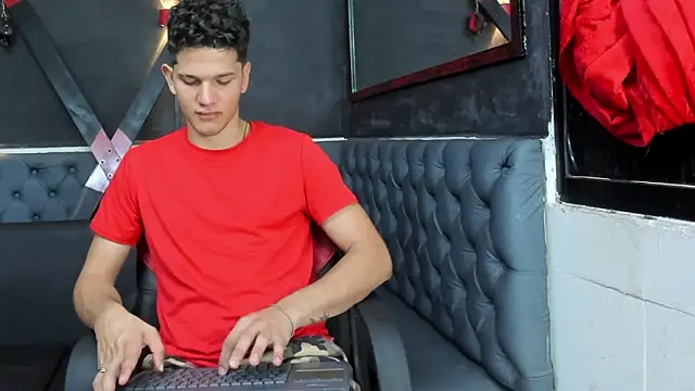 Erick white online show from December 18, 1:29 pm