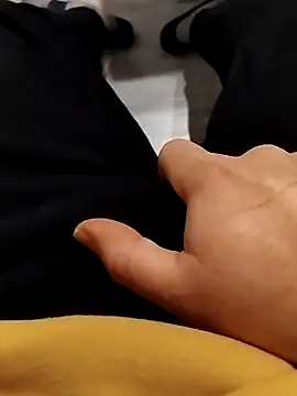 erdestruttor18 online show from November 26, 4:10 pm