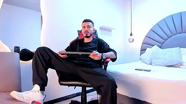 MatthewCullen online show from March 4, 5:47 am