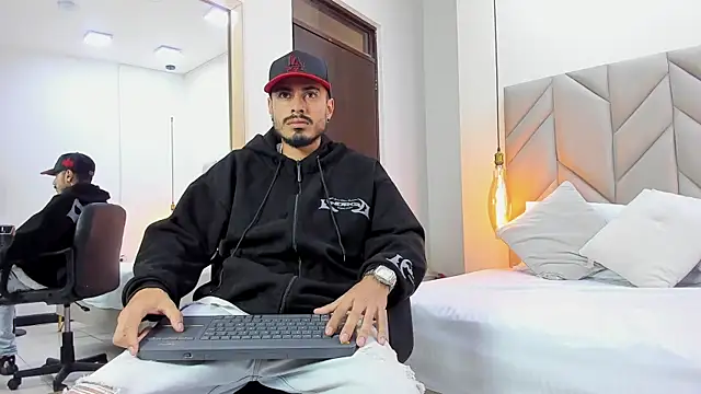 MatthewCullen online show from April 18, 3:08 am