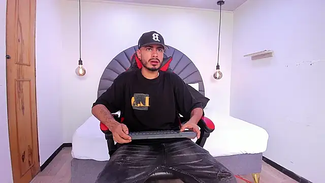 MatthewCullen online show from February 3, 7:41 pm