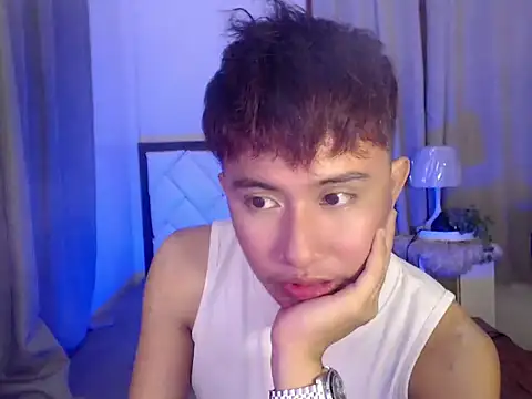 asiantwink0000 online show from February 25, 8:43 pm