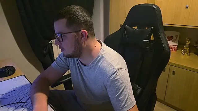 kevinnlovelly online show from February 1, 11:14 pm