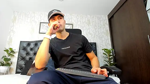 Lander Cruz online show from March 24, 8:24 pm