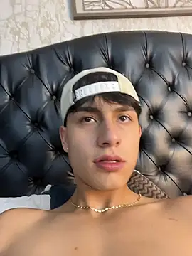 Lander Cruz online show from December 19, 9:01 pm