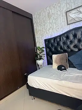 Lander Cruz online show from February 19, 8:49 pm