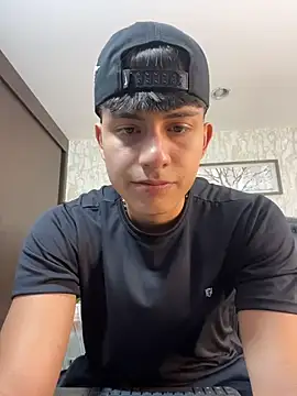 Lander Cruz online show from June 4, 8:37 pm