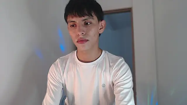 andrew courtzz online show from March 10, 9:32 pm