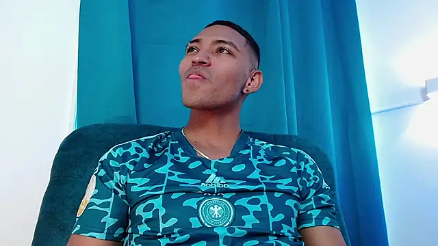 LeonDisanto online show from December 18, 6:37 pm