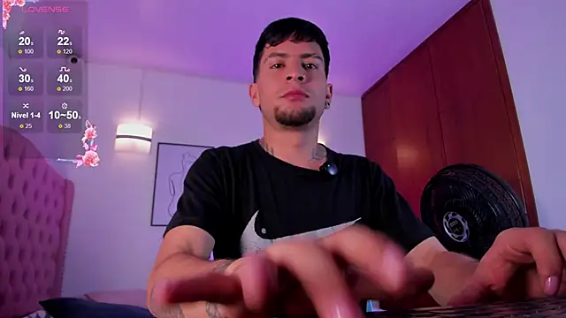 vaalentiino online show from March 6, 6:49 pm